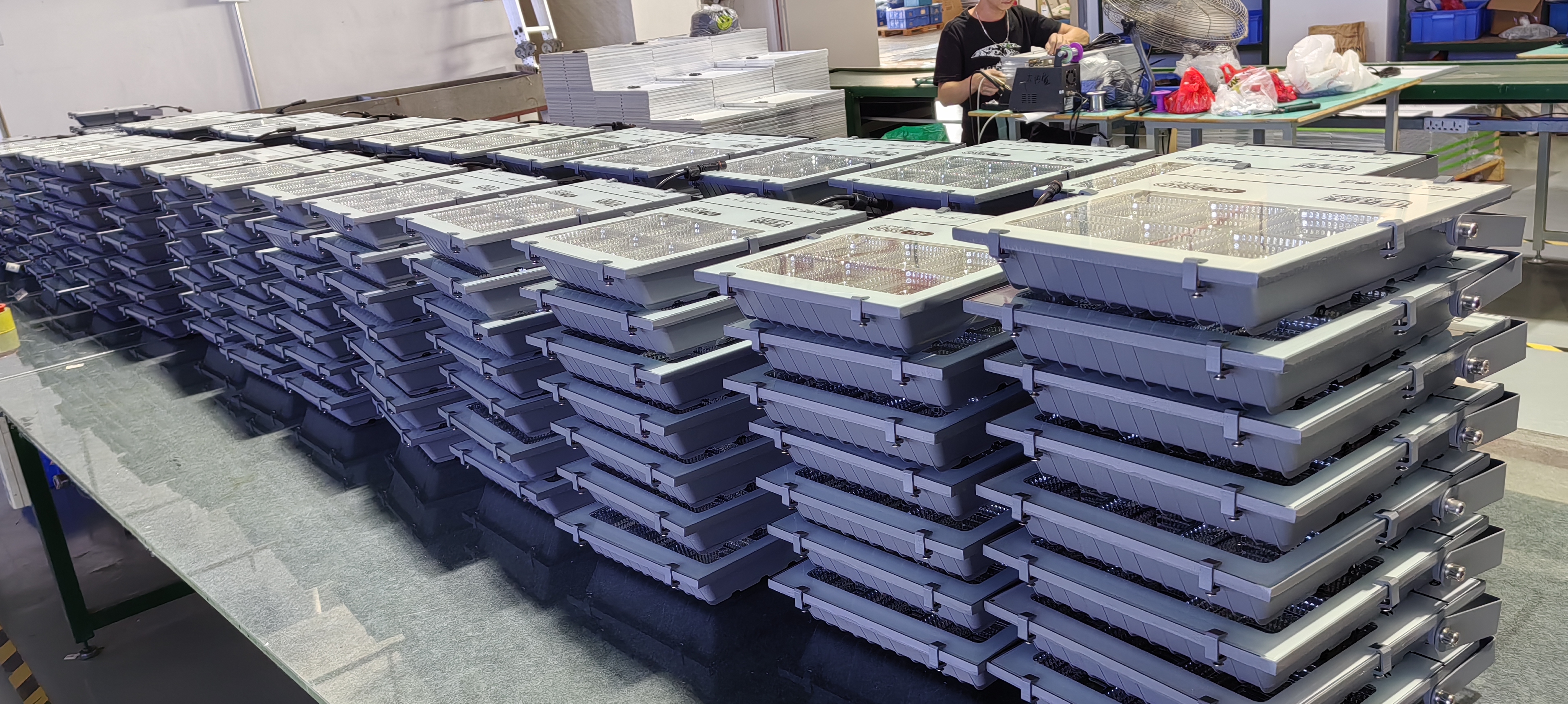 太陽(yáng)能投光燈-黑金剛(圖5) 太陽(yáng)能投光燈-黑金剛(圖5)