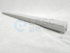 為什么線條燈硅膠燈罩?jǐn)D出時要噴油？